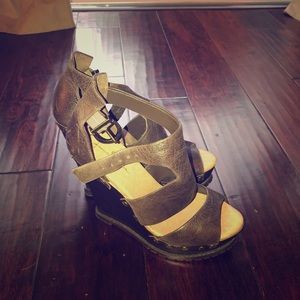 Jessica Simpson Brown Wedge